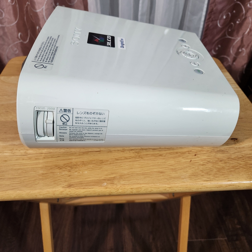 Sony White Projector - Picture 5 of 8